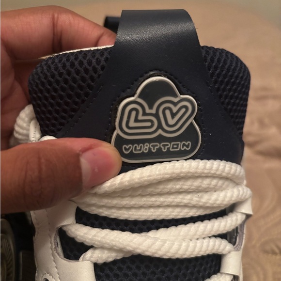 LV Skates - Picture 4 of 5